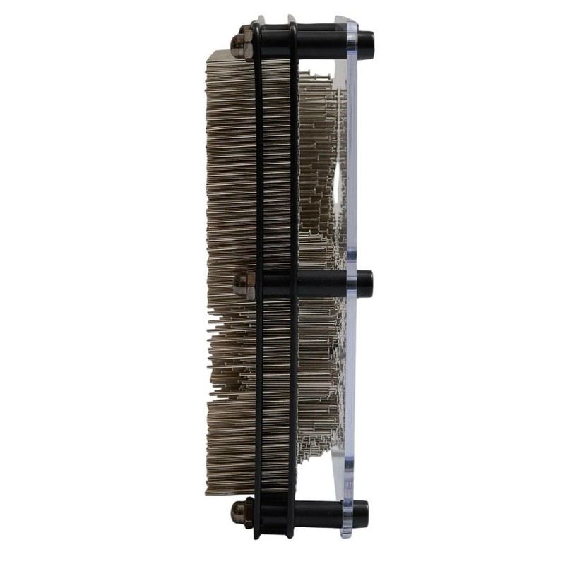 Pin art 3D interattiva con spille in metallo che consentono di inserirci le forme di proprio gradimento, con possibilità di ricominciare da capo in un attimo: un'originale e divertente idea regalo uomo, donna e ragazzi!